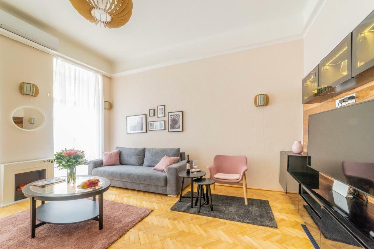 Rumbach Apartment